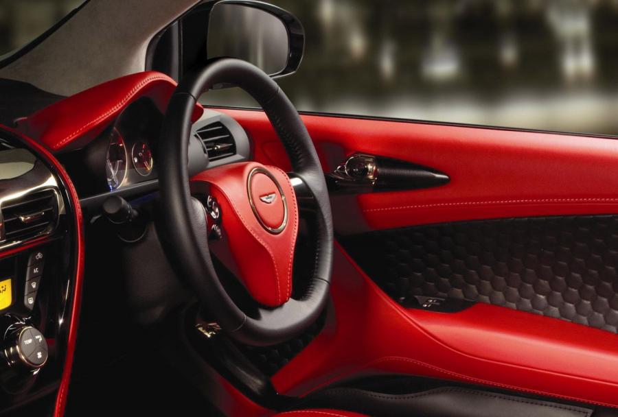 Детали интерьера Aston Martin Cygnet Concept 2009 года  (фото 6 из 13)
